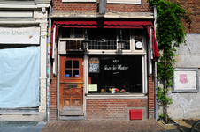 904769 Gezicht op de pui van het café Jan de Winter (Oudegracht 170) te Utrecht.